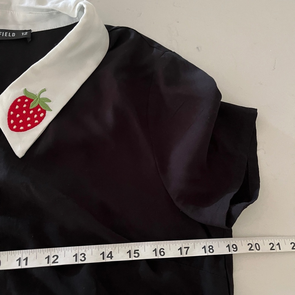 DANGERFIELD Rockabilly Strawberry Cropped Button Up Shirt - Picture 12 of 13